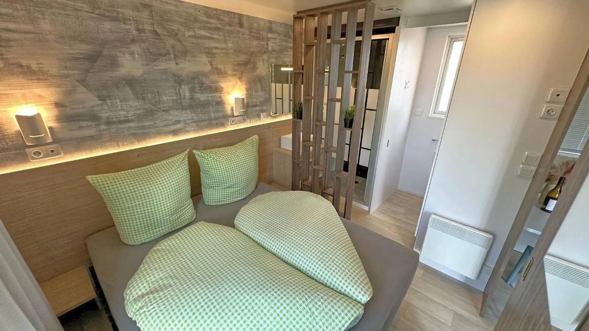 Tatil Evi Feriendorf Seeblick - Premium Tinyhouse Mit Sauna Und Hottub Neunburg vorm Wald Almanya
